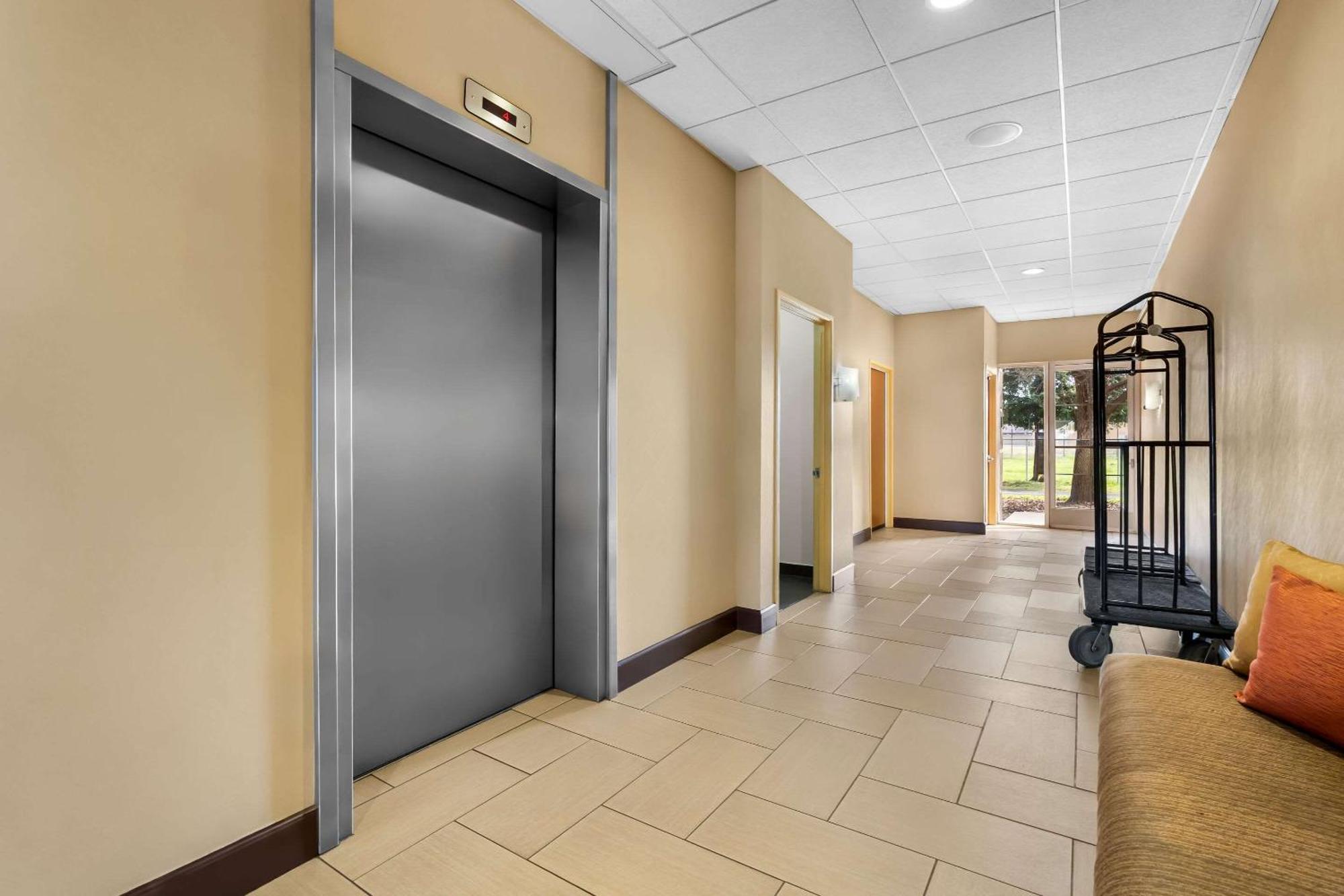 Comfort Suites Clovis Buitenkant foto